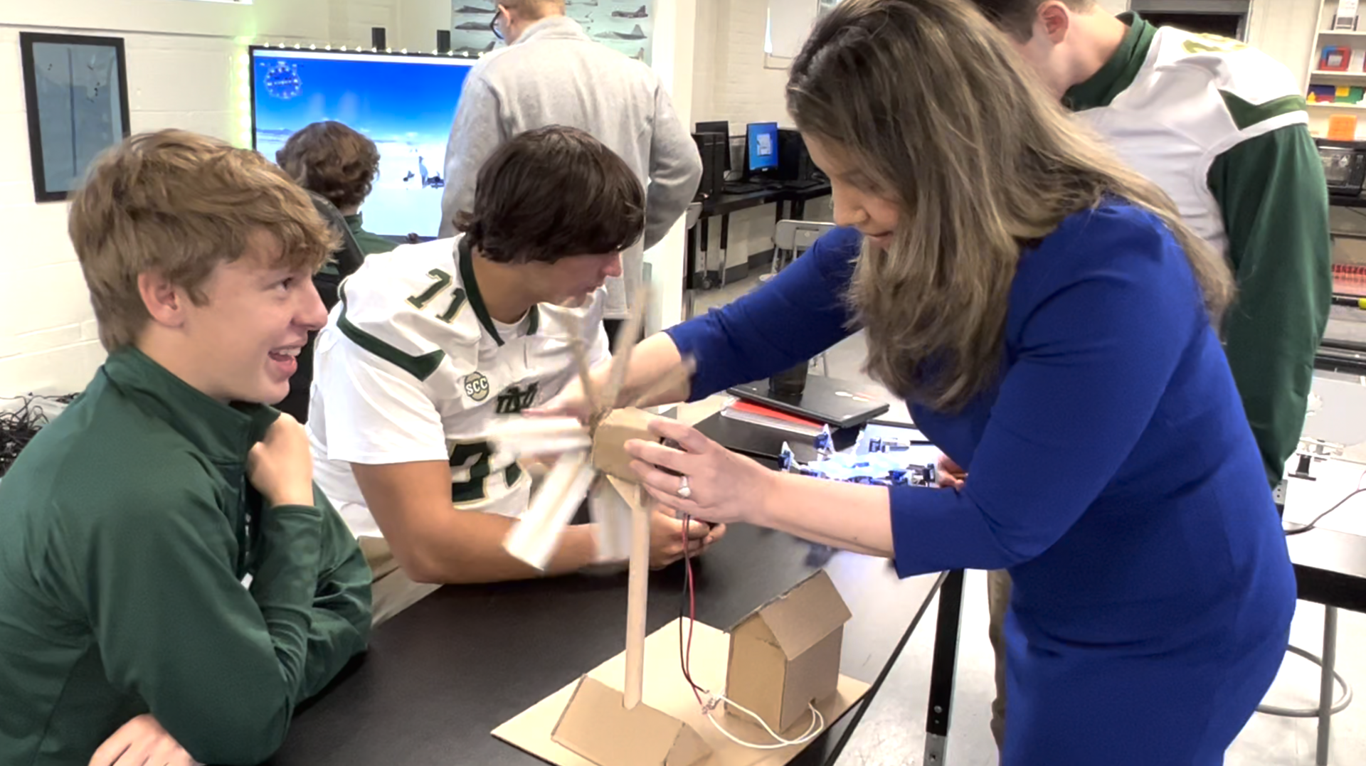 At Notre dame Academics Means Innovation  Notre Dame challenges students to become flexible and independent 21st century learners through rigorous study, innovative teaching practices, and personalized exploration. Our academics prepare students for life beyond high school.  Learn more 